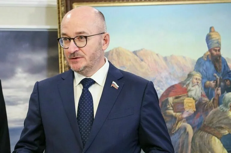 Сенатор Цепкин открыл в Совете Федерации выставку «Радость Рождества Христова»