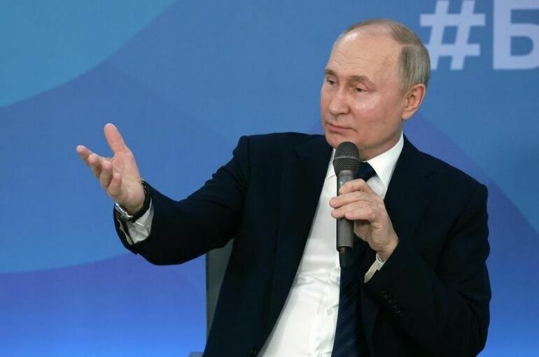 Путин решил повысить президентские стипендии до 30 тысяч рублей