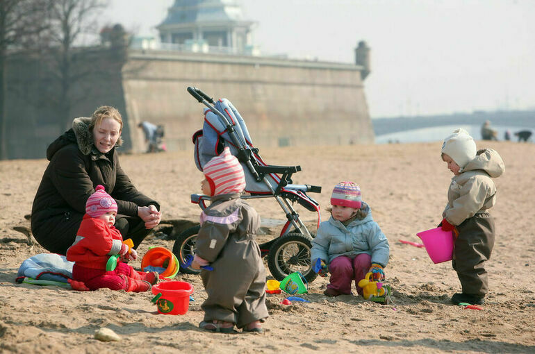 Многодетных мам и пап отправят на профобучение  