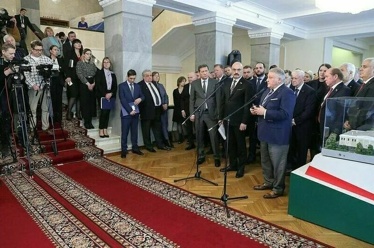 В Госдуме открылась выставка о работе Курчатовского института