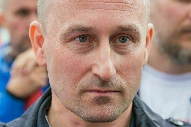 Публицист, писатель, лидер партии 
