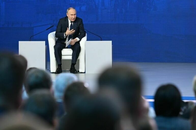 Путин считает оправданным создание крупных культурных центров на местах