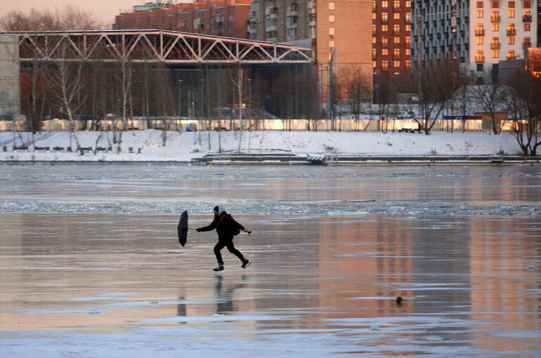 В Москве объявлен желтый уровень погодной опасности из-за гололеда