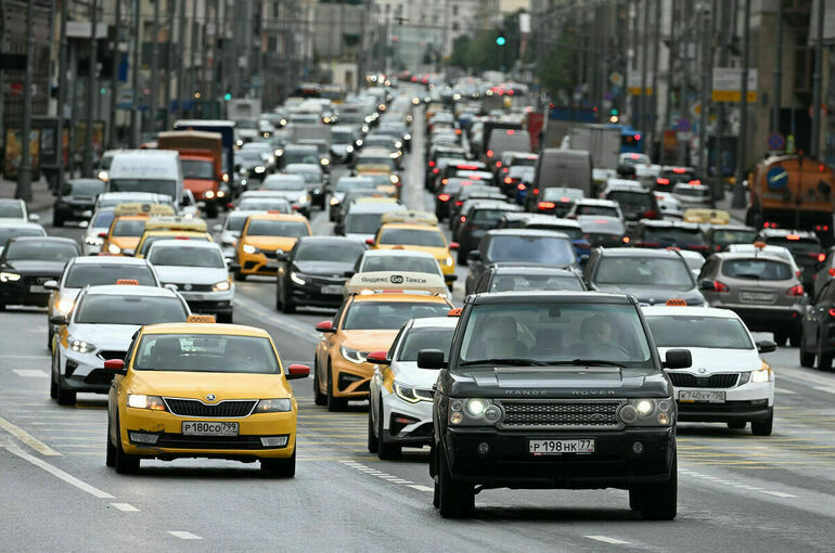 Продажи новых автомобилей в России за январь выросли на 53%