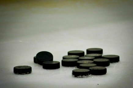 Сборной России по хоккею продлили запрет на участие в международных турнирах