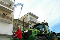 Премьер Греции пообещал протестующим фермерам дешевое электричество
