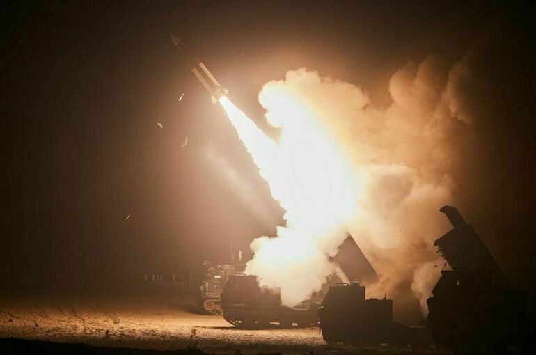 NBC News: США хотят поставить Украине более дальнобойные ракеты ATACMS