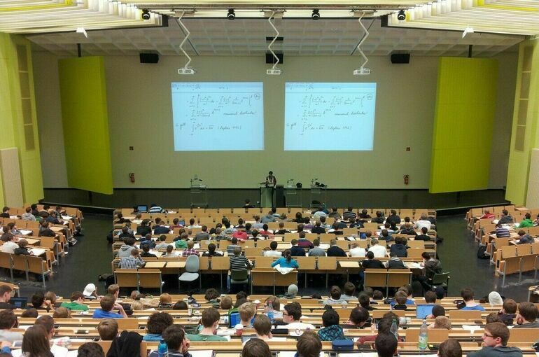 Минобрнауки: В России 36 тысяч женщин с детьми получают высшее образование