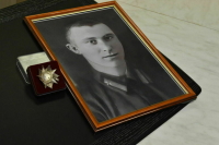 В Москве родным вернули орден летчика, пропавшего без вести в 1944 году