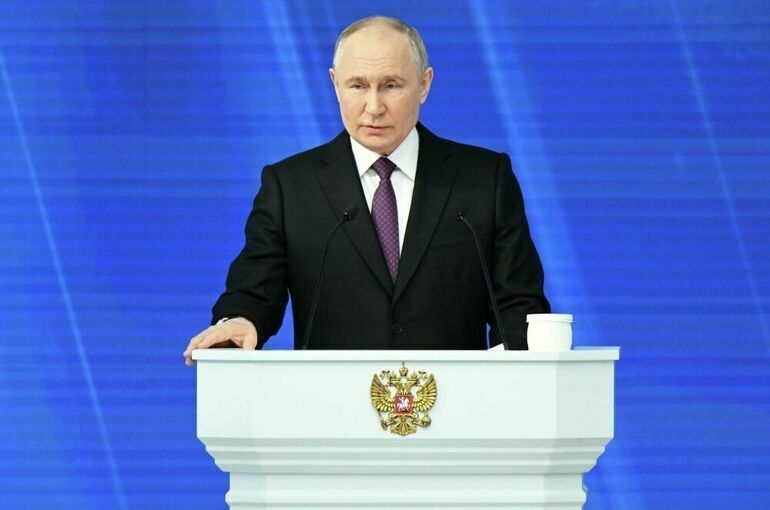 Путин призвал бизнес работать в России и не уводить деньги на Запад