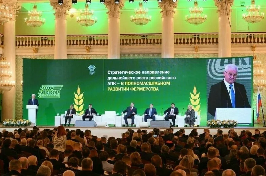 Плотников предложил списывать фермерам кредит за третьего ребенка