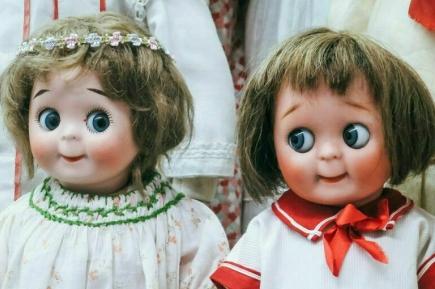 Лысеют, бьются током и не соответствуют возрасту: Роскачество проверило популярные марки детских кукол