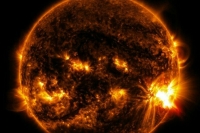 Ученые зафиксировали сильную вспышку на Солнце