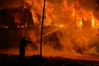 Три человека погибли при пожаре в частном доме в Москве
