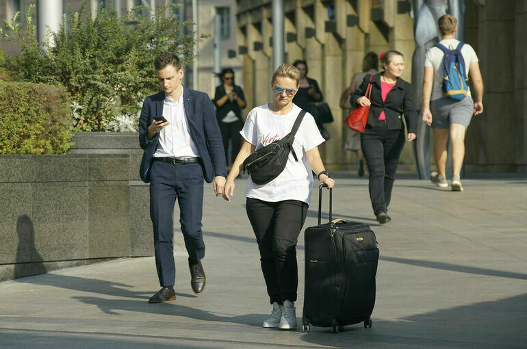 ВЦИОМ: Среди молодежи стало меньше желающих эмигрировать