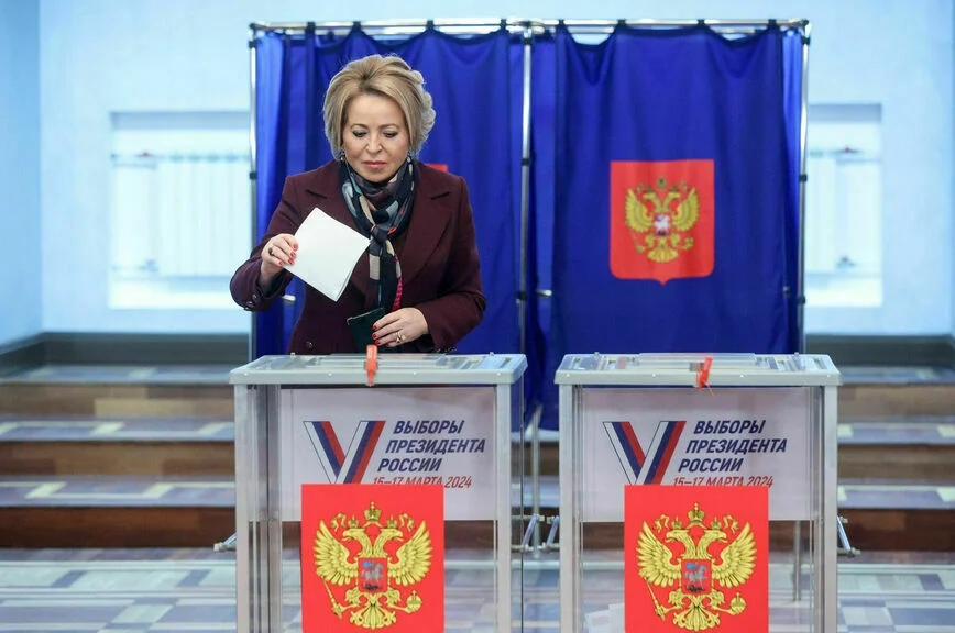 Валентина Матвиенко на избирательном участке № 2237 на Таврической улице в Санкт-Петербурге