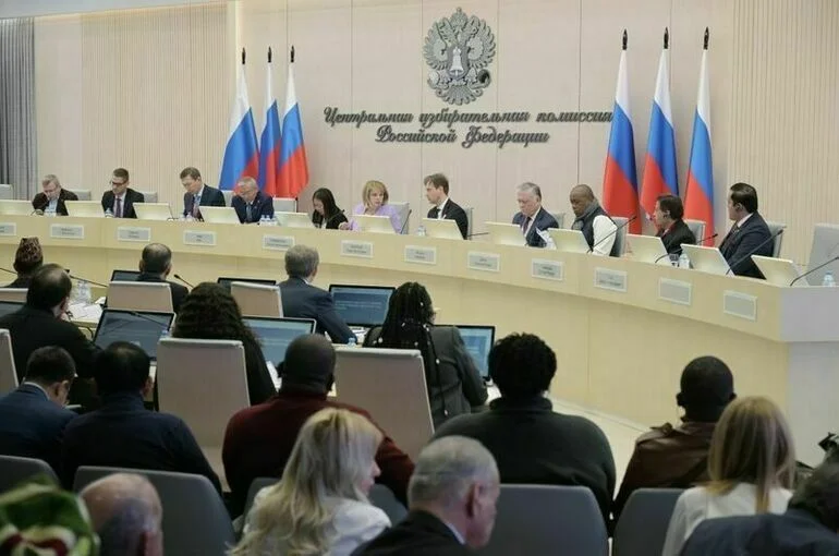Элла Памфилова проводит заседание ЦИК РФ с участием международных наблюдателей