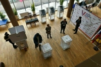 Пенсионерку заставили вылить краску в урну на выборах в Новгородской области