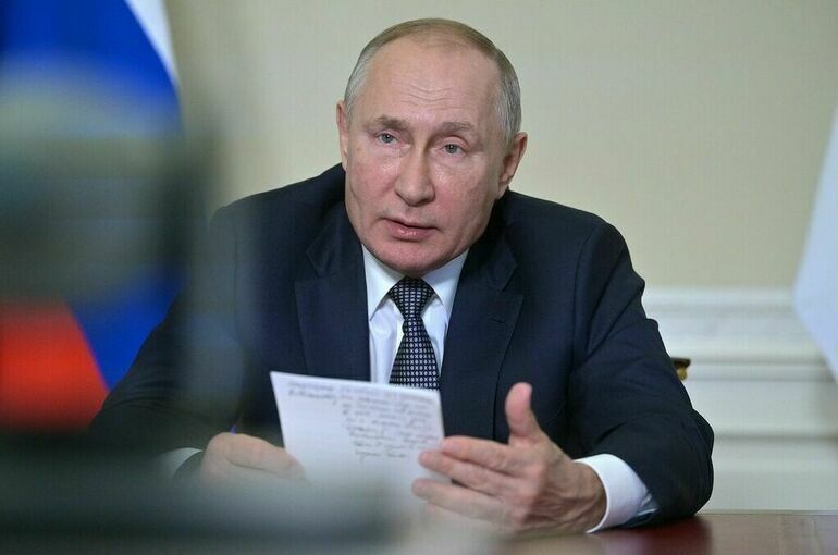 Путин поручил расширить возможности предупреждения цифровых угроз