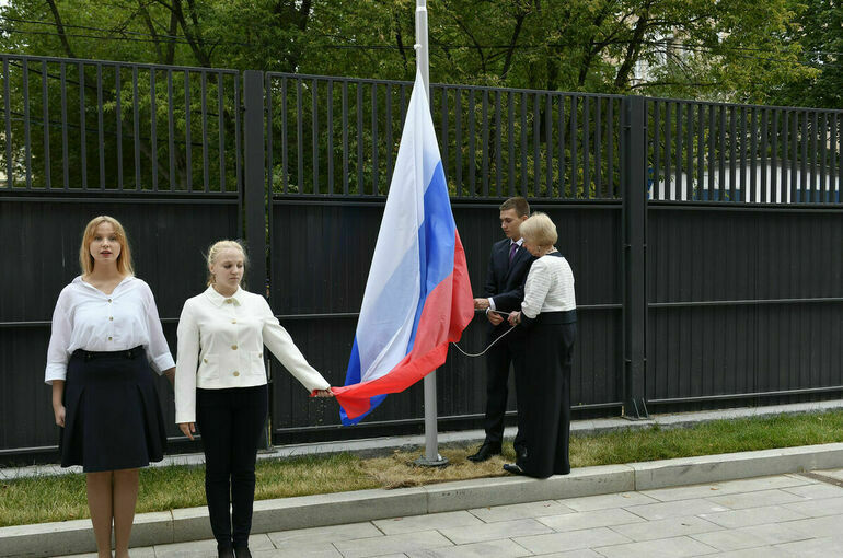 Флаги появятся на всех учебных заведениях