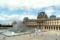 Le Figaro: Лувр получил сообщение с угрозой взорвать «Мона Лизу»
