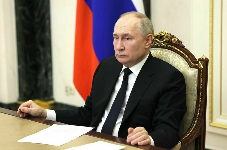Путин потребовал от прокуратуры усилить работу по защите трудовых прав россиян