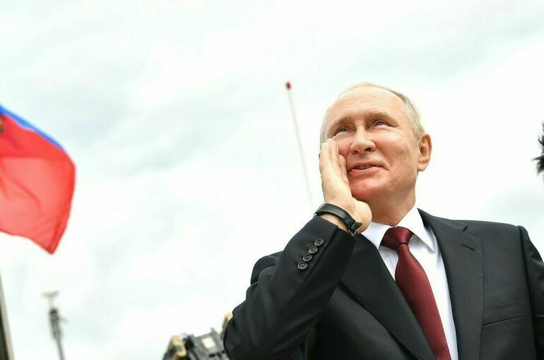 Путин остановил кортеж в Торжке, чтобы пообщаться с местными жителями