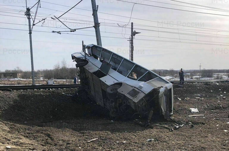 Причиной ДТП с поездом и автобусом под Ярославлем назвали техническую поломку