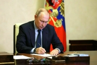 Путин посмертно наградил погибшую при теракте члена избиркома Бердянска