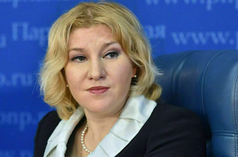 Елена Саратцева.