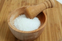 Йодированную соль на полках магазинов предлагают сделать заметнее