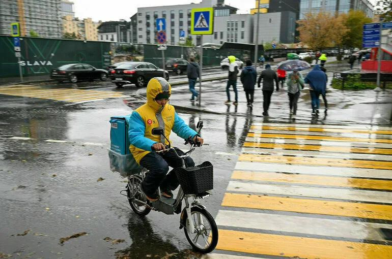 Компенсации курьерам за работу на личном авто и мотоцикле увеличили вдвое