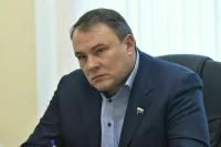 Толстой предложил обязать работодателей контролировать выезд мигрантов из России