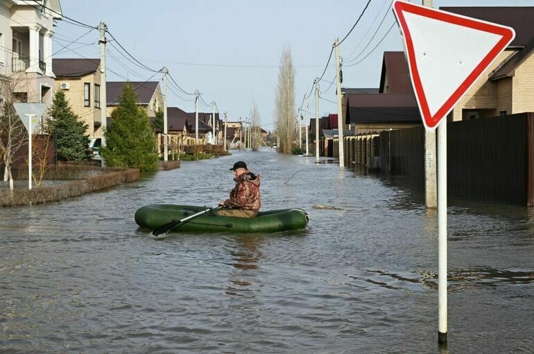 В Оренбурге высота воды в реке Урал достигла рекордного уровня