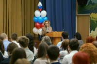Сенатор Святенко провела «Разговор о важном» в московской школе