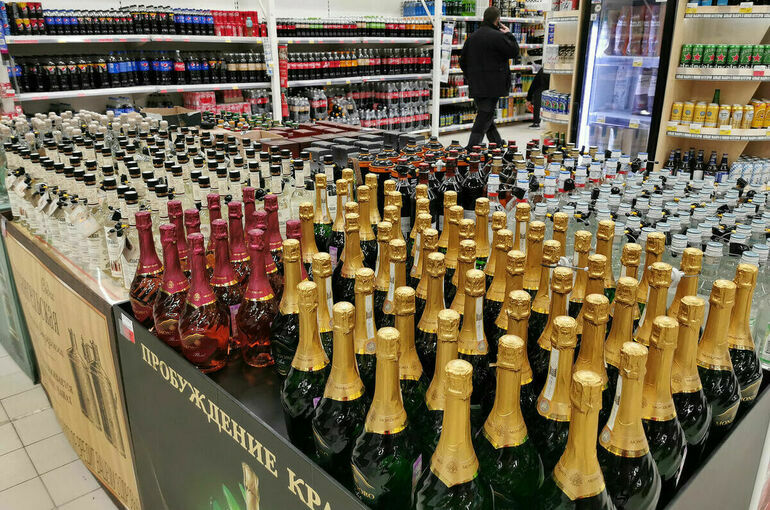 Совфед одобрил снижение акцизов на российское шампанское с 1 мая
