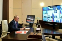Путин надеется, что главы регионов продолжат напряженную работу и после паводков