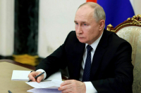 Путин призвал без пауз оценить ущерб от паводков