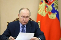 Путин заявил, что в регионах достаточно сил и средств для борьбы с паводками
