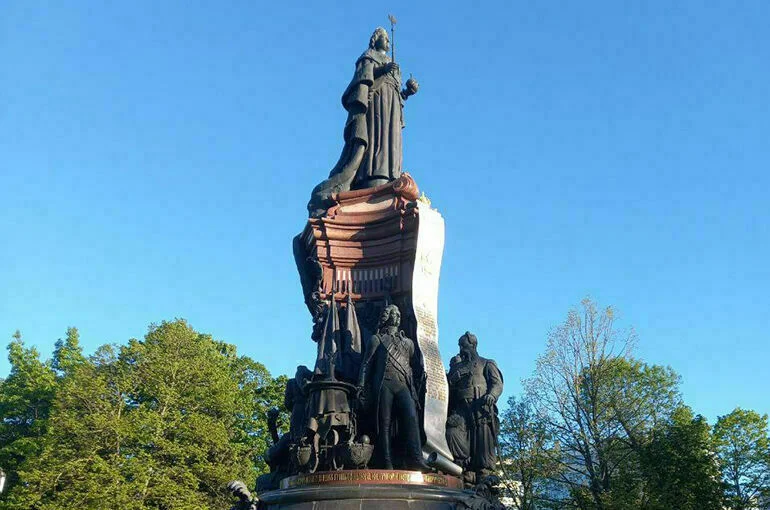Памятник Екатерине Великой в Краснодаре.