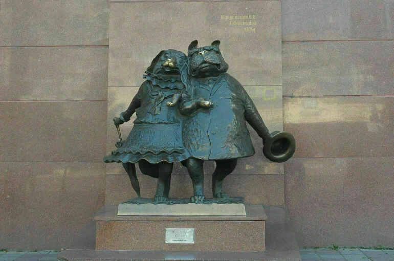 Памятник героям стихотворения Маяковского «Краснодар».