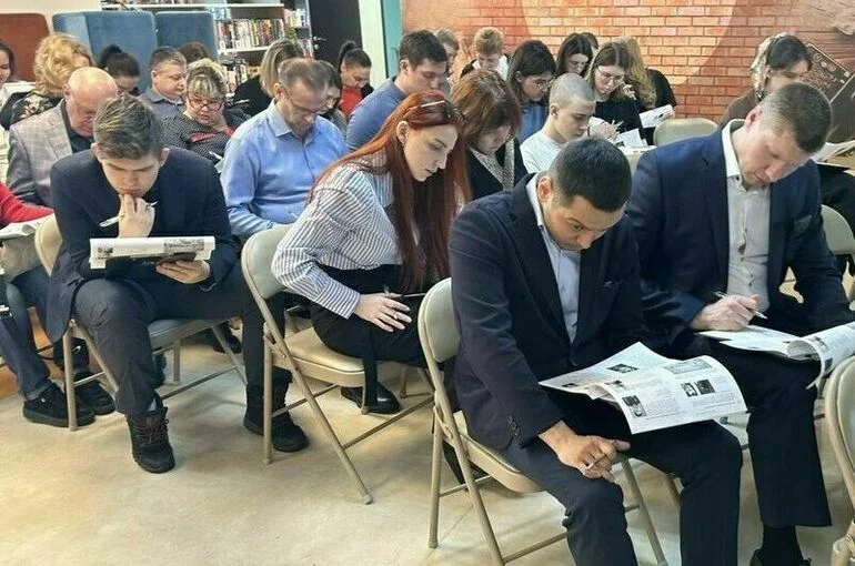 Ямальцы написали письма участникам СВО в рамках Диктанта Победы