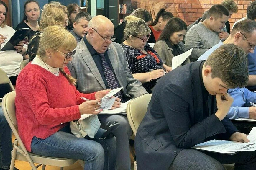 Ямальцы написали письма участникам СВО в рамках Диктанта Победы