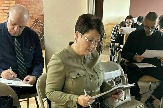 Ямальцы написали письма участникам СВО в рамках Диктанта Победы