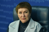 Сенатор Перминова призвала расширить диспансеризацию подростков
