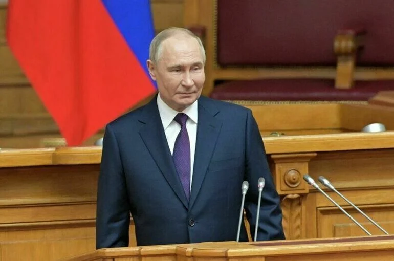 Путин призвал создавать условия для обновления общественно-политической системы