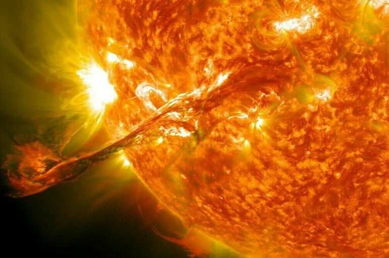 На Солнце произошла одна из крупнейших за десять лет вспышек