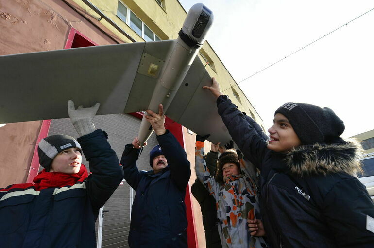 В Минпросвещения рассказали, как будут учить школьников управлять беспилотниками