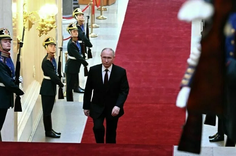 Путин направился на церемонию инаугурации