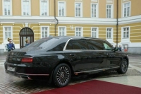 Путин выехал на инаугурацию на обновленном лимузине Aurus